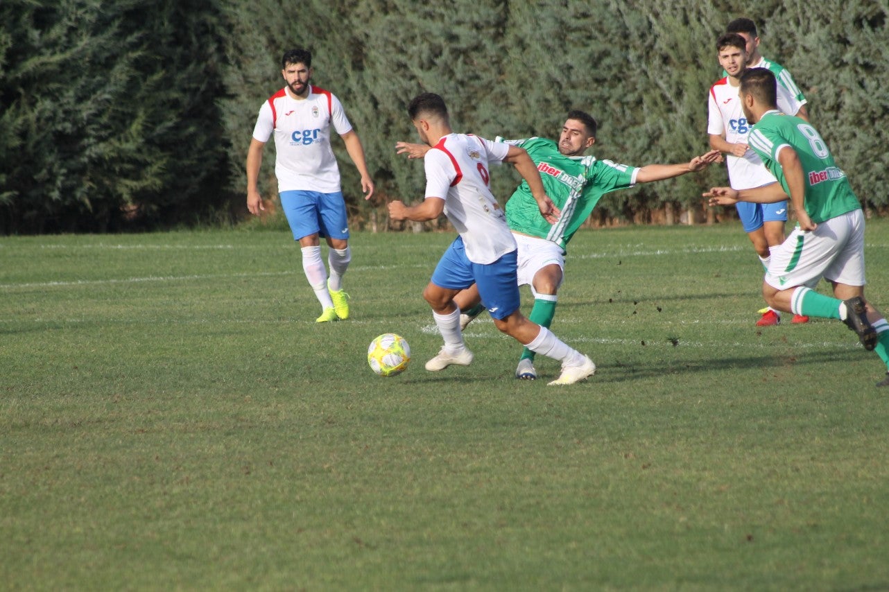 Algunas imágenes del encuentro de la quinta jornada de liga de Tercera División disputado en el Municipal de San Roque y que acabó en empate a cero. (22-09-2019)
