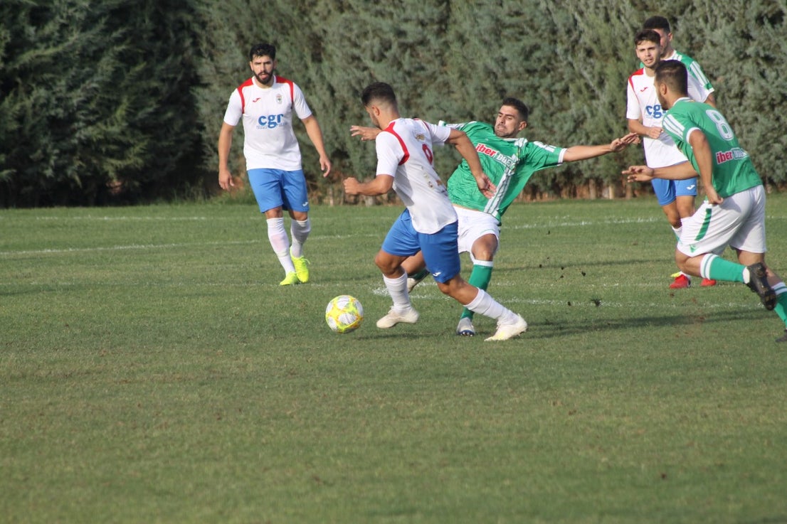 Algunas imágenes del encuentro de la quinta jornada de liga de Tercera División disputado en el Municipal de San Roque y que acabó en empate a cero. (22-09-2019)