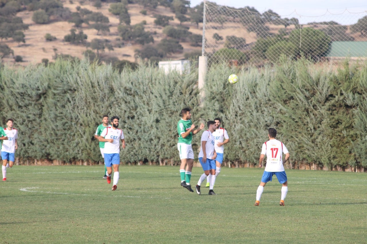 Algunas imágenes del encuentro de la quinta jornada de liga de Tercera División disputado en el Municipal de San Roque y que acabó en empate a cero. (22-09-2019)