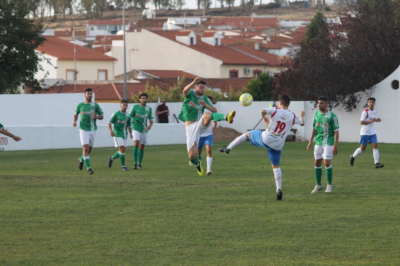 Algunas imágenes del encuentro de la quinta jornada de liga de Tercera División disputado en el Municipal de San Roque y que acabó en empate a cero. (22-09-2019)
