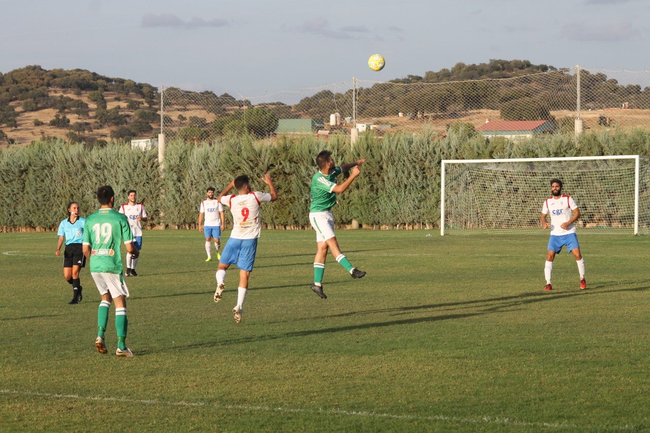 Algunas imágenes del encuentro de la quinta jornada de liga de Tercera División disputado en el Municipal de San Roque y que acabó en empate a cero. (22-09-2019)