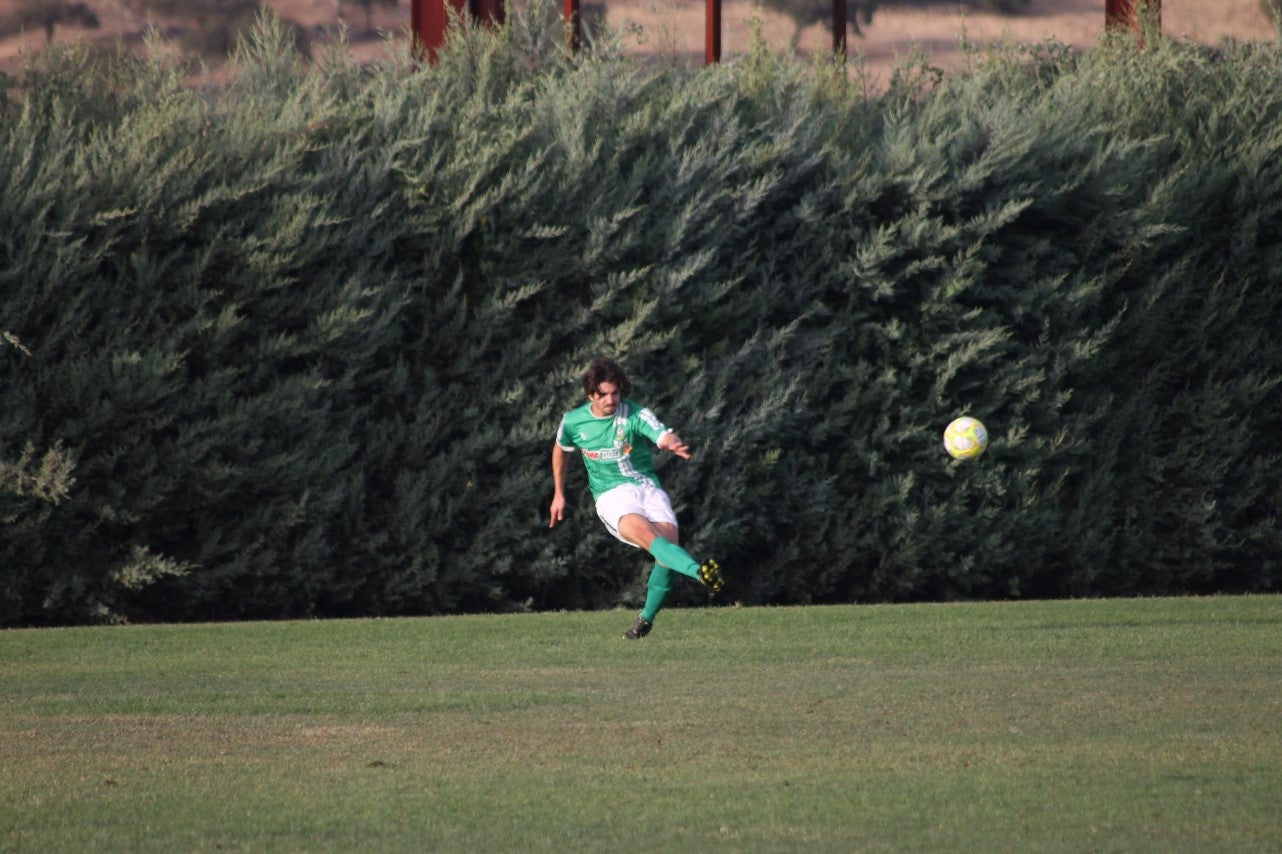 Algunas imágenes del encuentro de la quinta jornada de liga de Tercera División disputado en el Municipal de San Roque y que acabó en empate a cero. (22-09-2019)