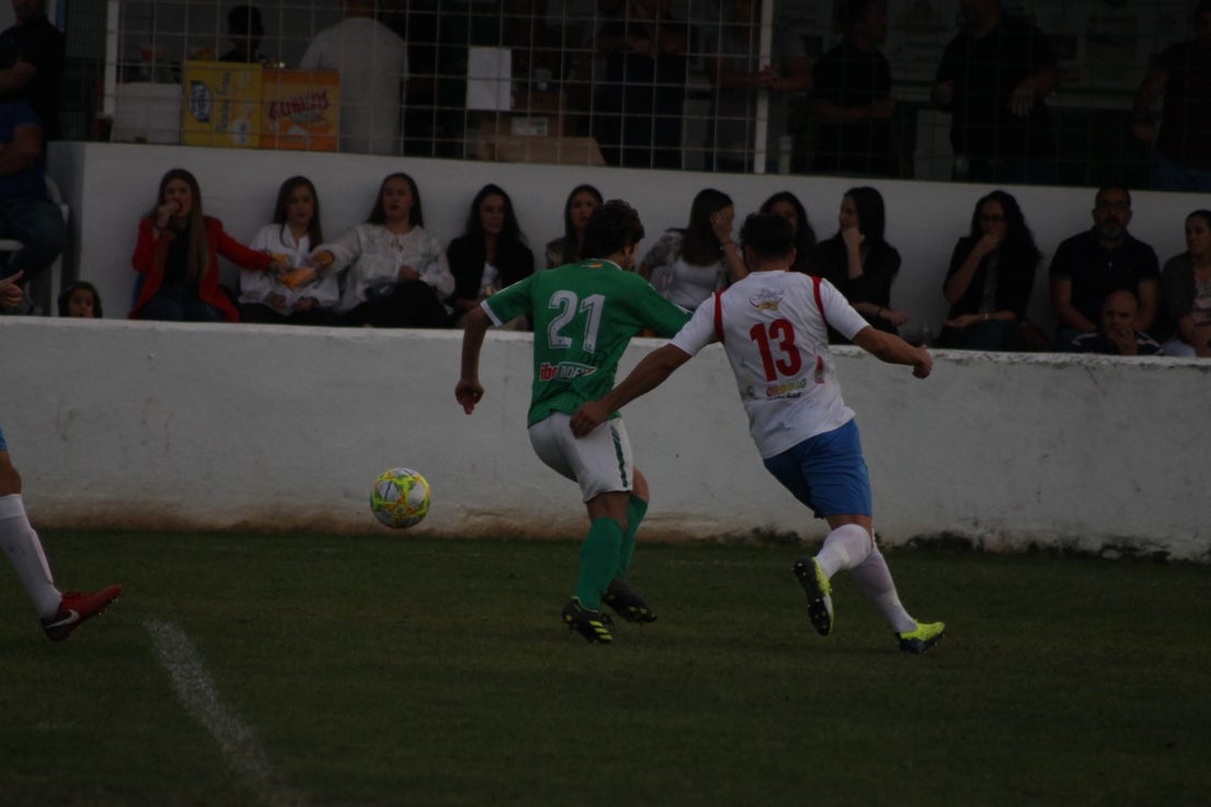 Algunas imágenes del encuentro de la quinta jornada de liga de Tercera División disputado en el Municipal de San Roque y que acabó en empate a cero. (22-09-2019)