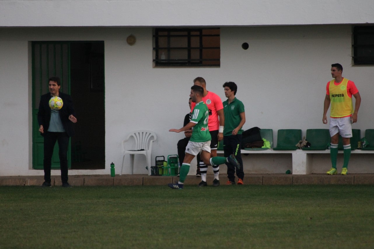 Algunas imágenes del encuentro de la quinta jornada de liga de Tercera División disputado en el Municipal de San Roque y que acabó en empate a cero. (22-09-2019)