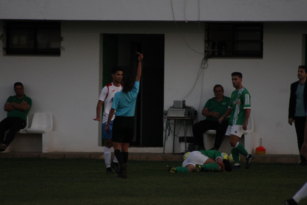Algunas imágenes del encuentro de la quinta jornada de liga de Tercera División disputado en el Municipal de San Roque y que acabó en empate a cero. (22-09-2019)
