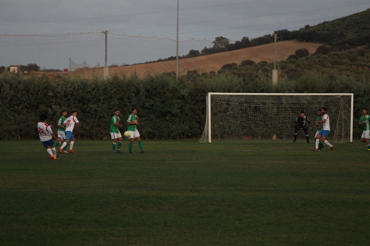 Algunas imágenes del encuentro de la quinta jornada de liga de Tercera División disputado en el Municipal de San Roque y que acabó en empate a cero. (22-09-2019)