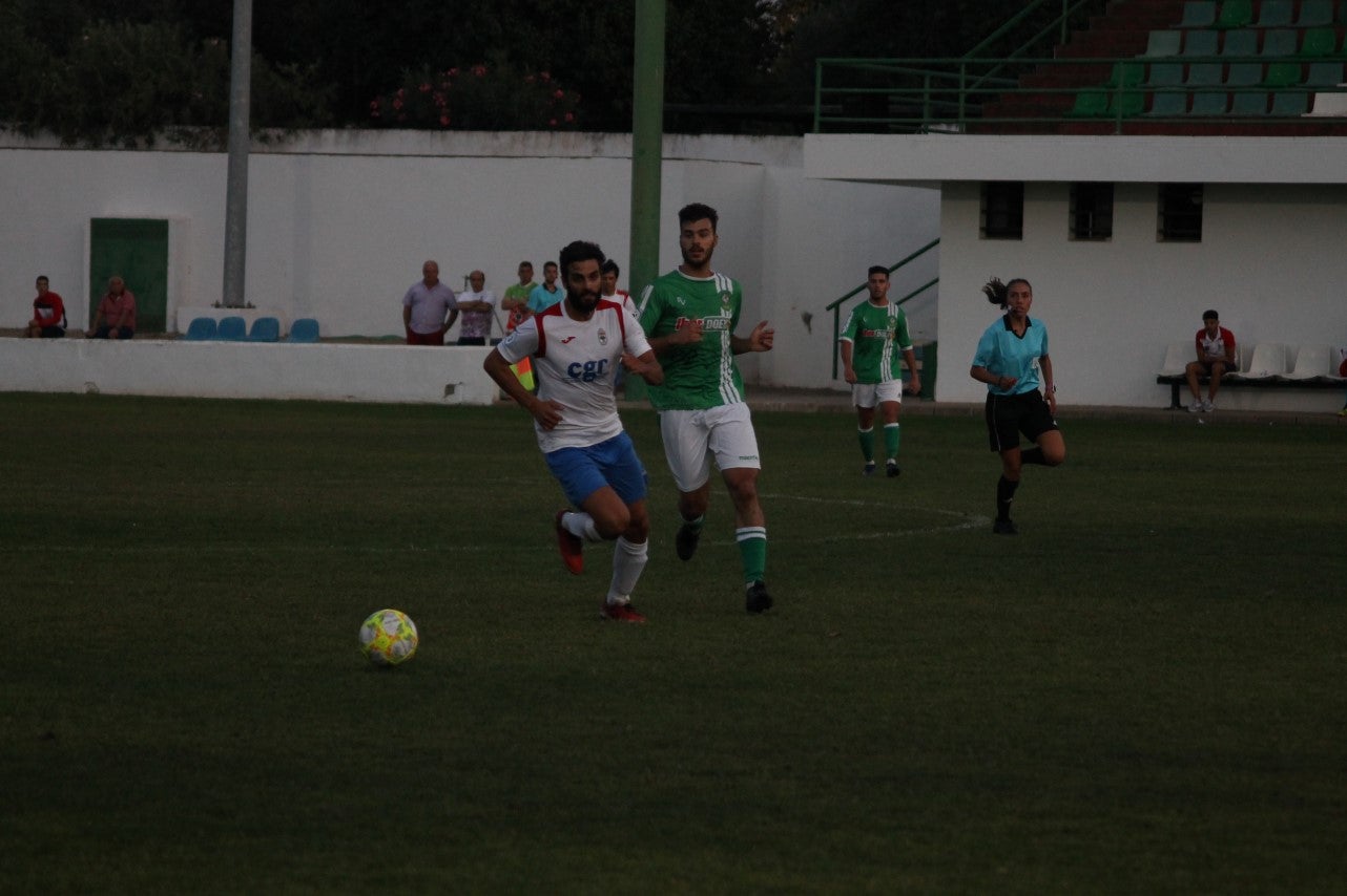 Algunas imágenes del encuentro de la quinta jornada de liga de Tercera División disputado en el Municipal de San Roque y que acabó en empate a cero. (22-09-2019)