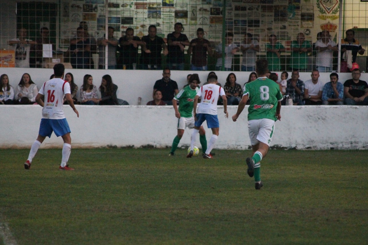 Algunas imágenes del encuentro de la quinta jornada de liga de Tercera División disputado en el Municipal de San Roque y que acabó en empate a cero. (22-09-2019)
