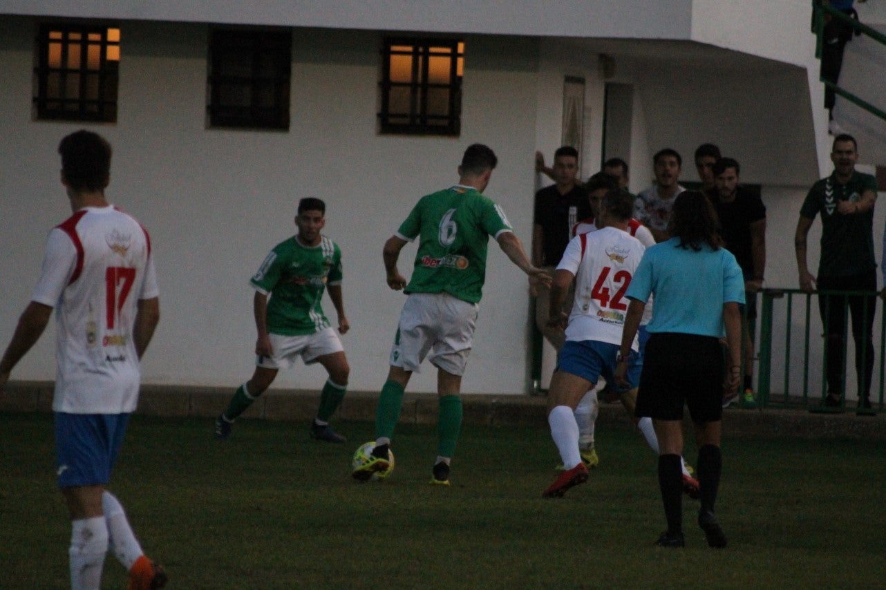 Algunas imágenes del encuentro de la quinta jornada de liga de Tercera División disputado en el Municipal de San Roque y que acabó en empate a cero. (22-09-2019)