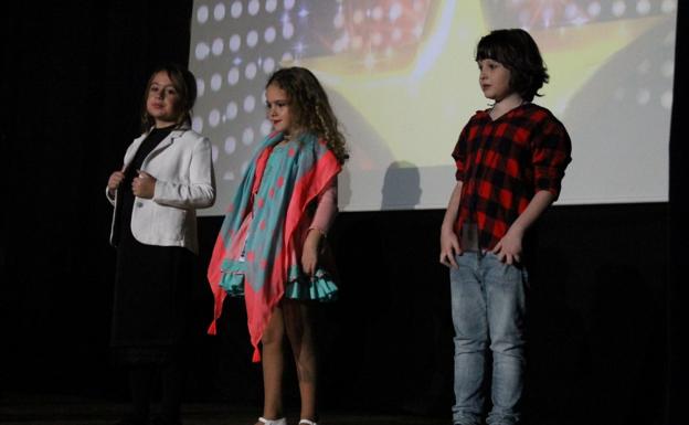Imagen. Lola Albelda, Pretti Luisa y Alexander, los tres pequeños que actuaron fuera de concurso