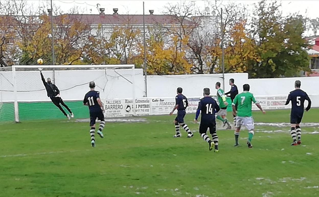 Primer gol del encuentro de Víctor Amado