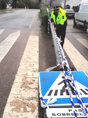 El viento derríbó señales de tráfico y farolas