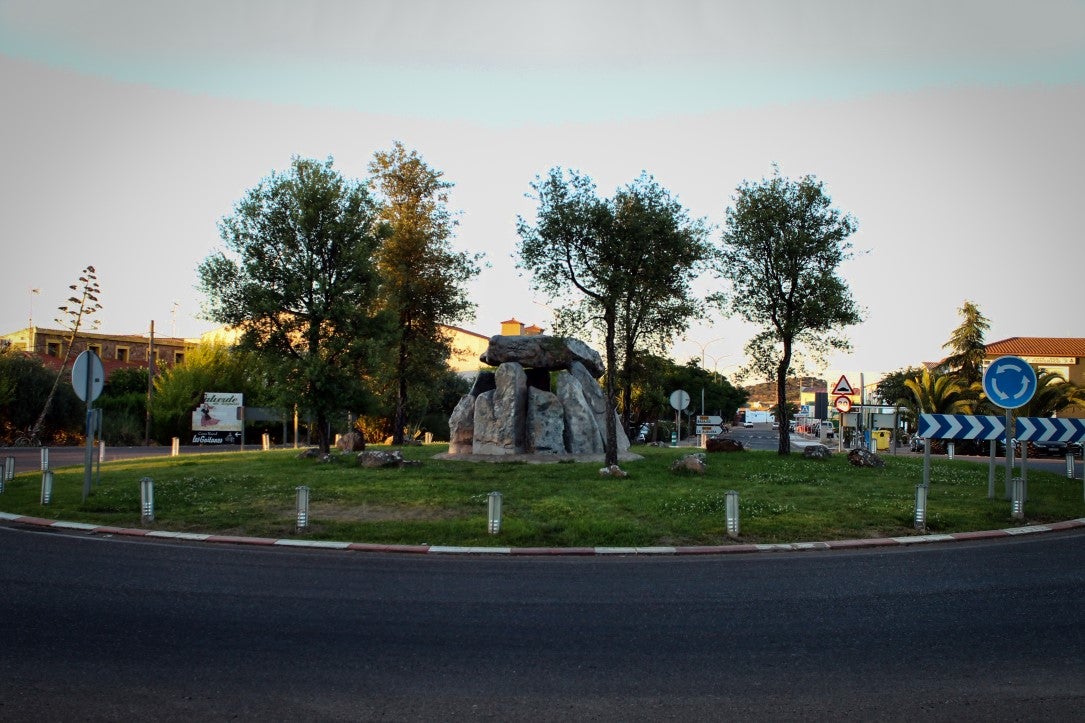 Fotos: Replica del Dolmen El Rebellao