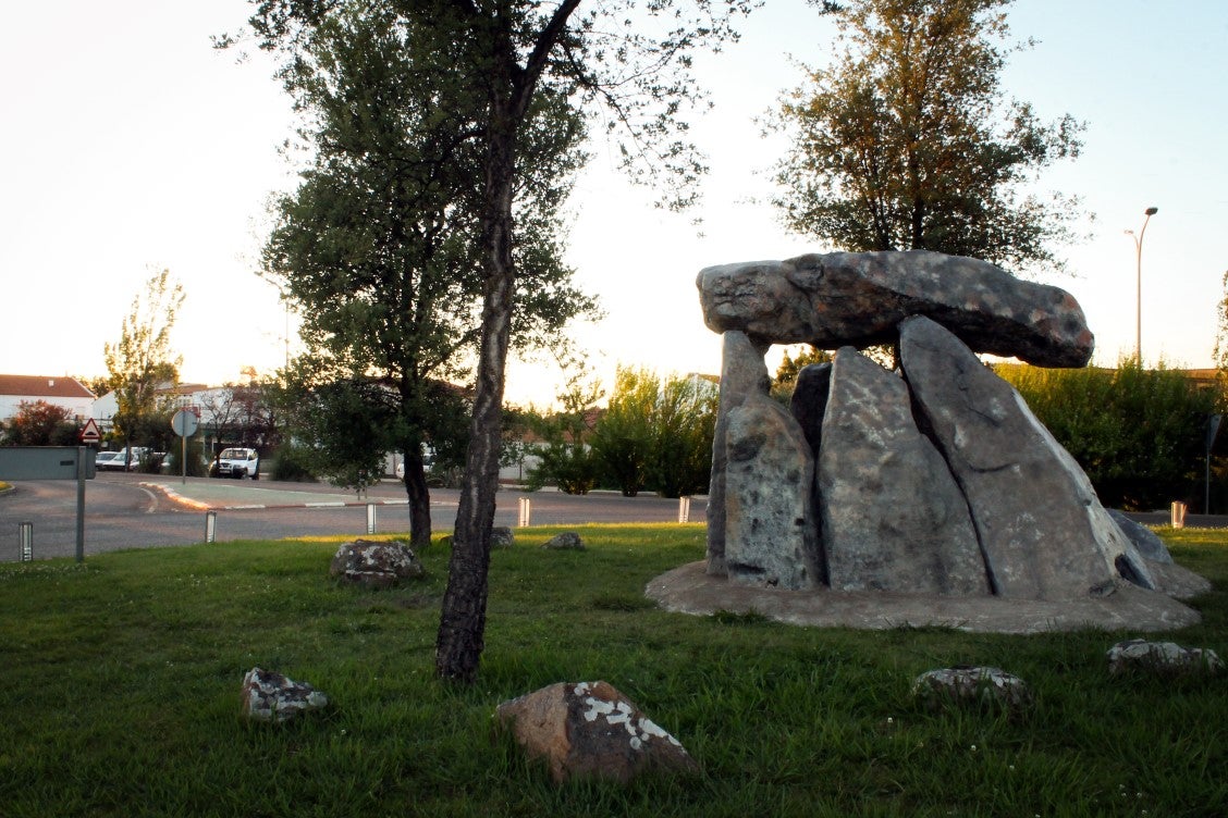 Fotos: Replica del Dolmen El Rebellao