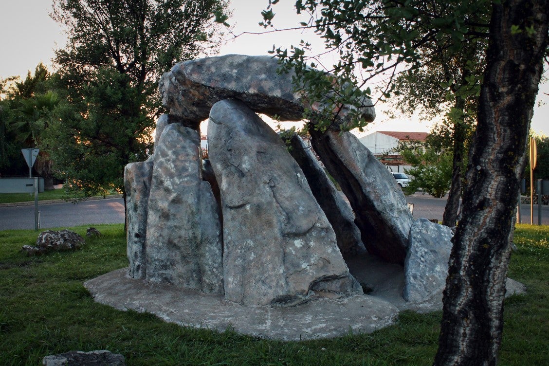 Fotos: Replica del Dolmen El Rebellao