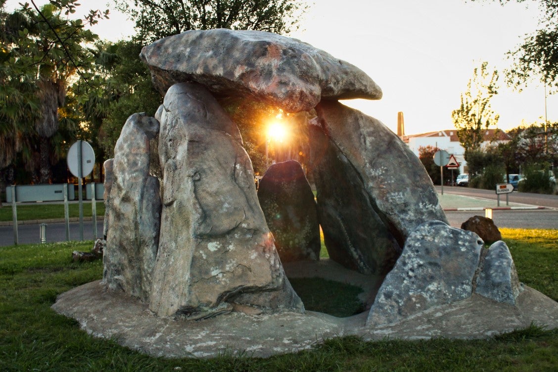 Fotos: Replica del Dolmen El Rebellao