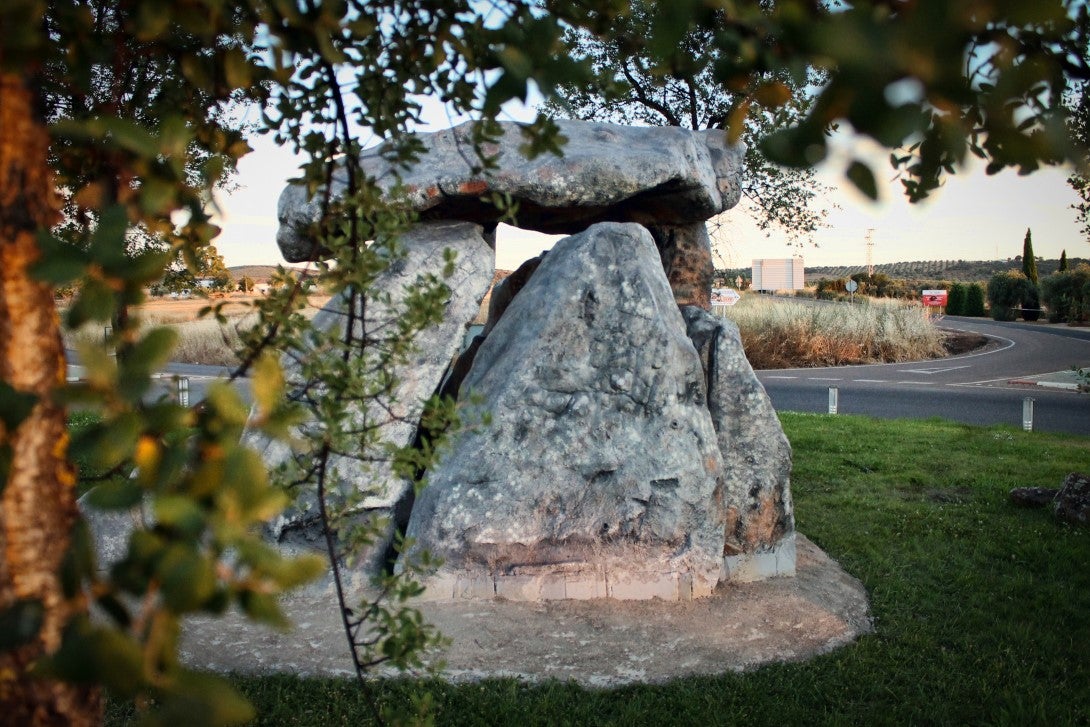 Fotos: Replica del Dolmen El Rebellao