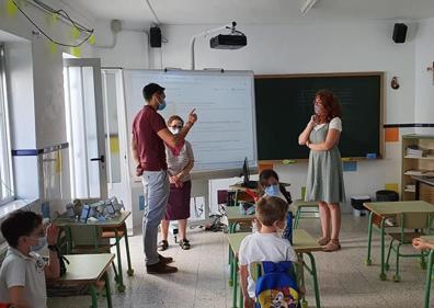 Imagen secundaria 1 - Visita del alcalde a los centros educativos de Valverde