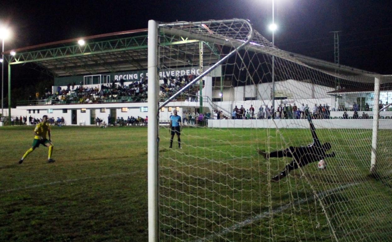Paradón de Alonso en la tanda de penaltis contra el Olivenza