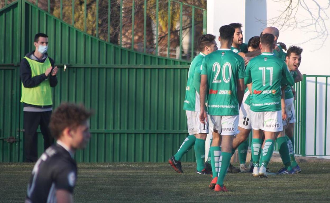 Celebración del gol de Luis, el primero de la tarde