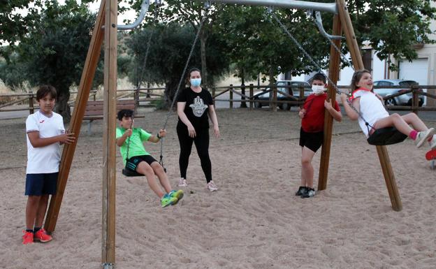 Por el momento no se repetirá esta imagen, las zonas infantiles de los parques han vuelto a cerrarse