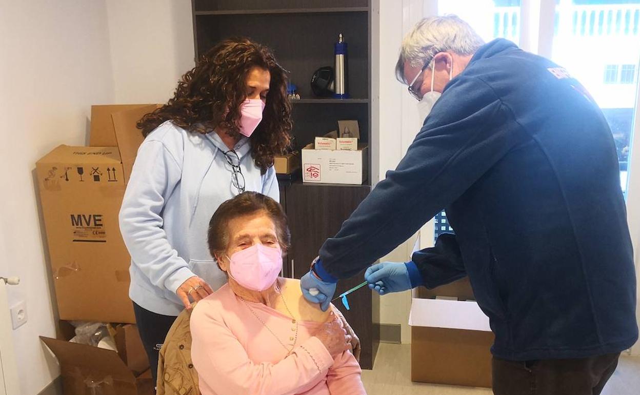 Vacunación de las personas de entre 60 y 65 o más de 75 años