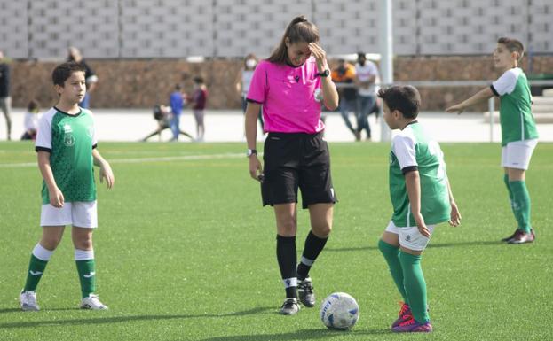 Imagen. Fotos del encuentro del Alevín B frente al Badajoz F