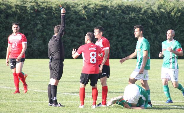 Imagen. Expulsión del visitante con la que cambió el encuentor