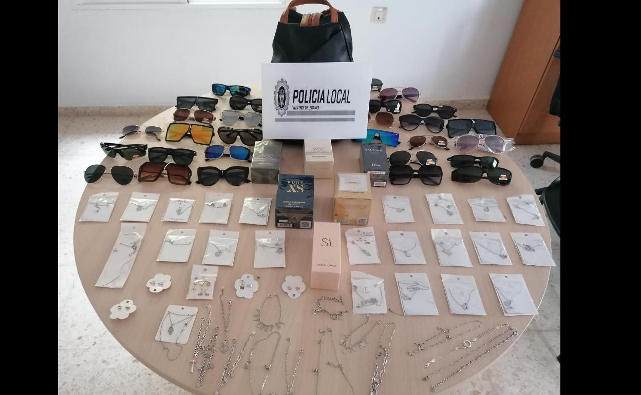 Incautados unos 100 productos que iban a ser vendidos sin licencia municipal