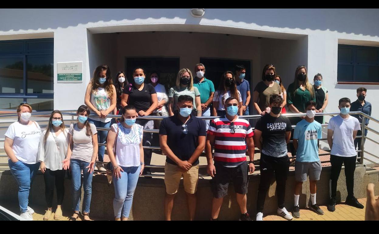 Alumnos y responsables de la escuela taller