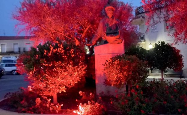 Imagen principal - Estatua del 'Teme', parada de autobuses y zona jardin junto a la carretera de Olivenza