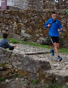 Imagen secundaria 2 - Los tres corredores en una de las bajadas