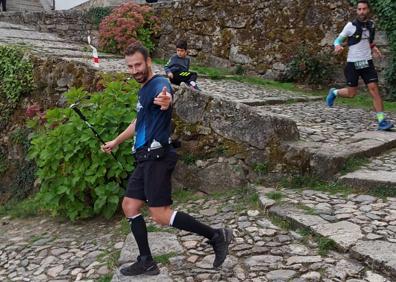 Imagen secundaria 1 - Los tres corredores en una de las bajadas