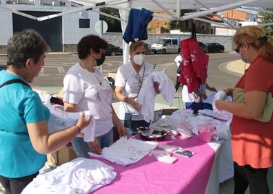 Imagen secundaria 1 - Algunas imágenes de la venta de objetos