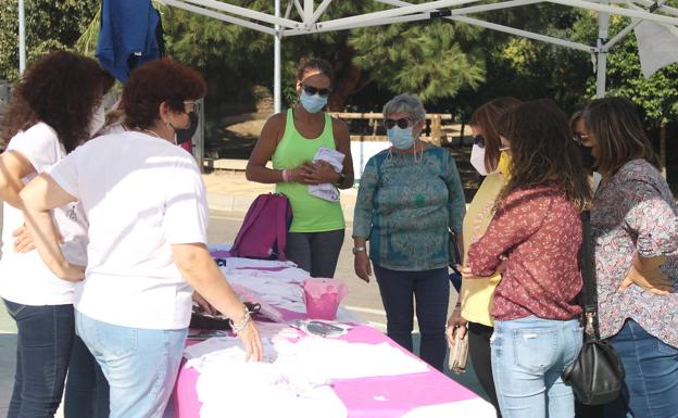 Imagen principal - Algunas imágenes de la venta de objetos