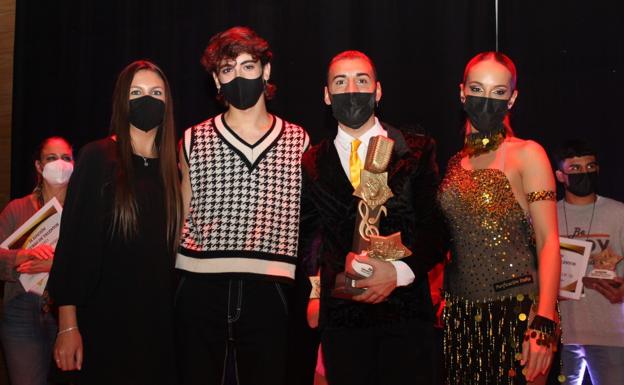 Imagen. Los campones reciben su premio