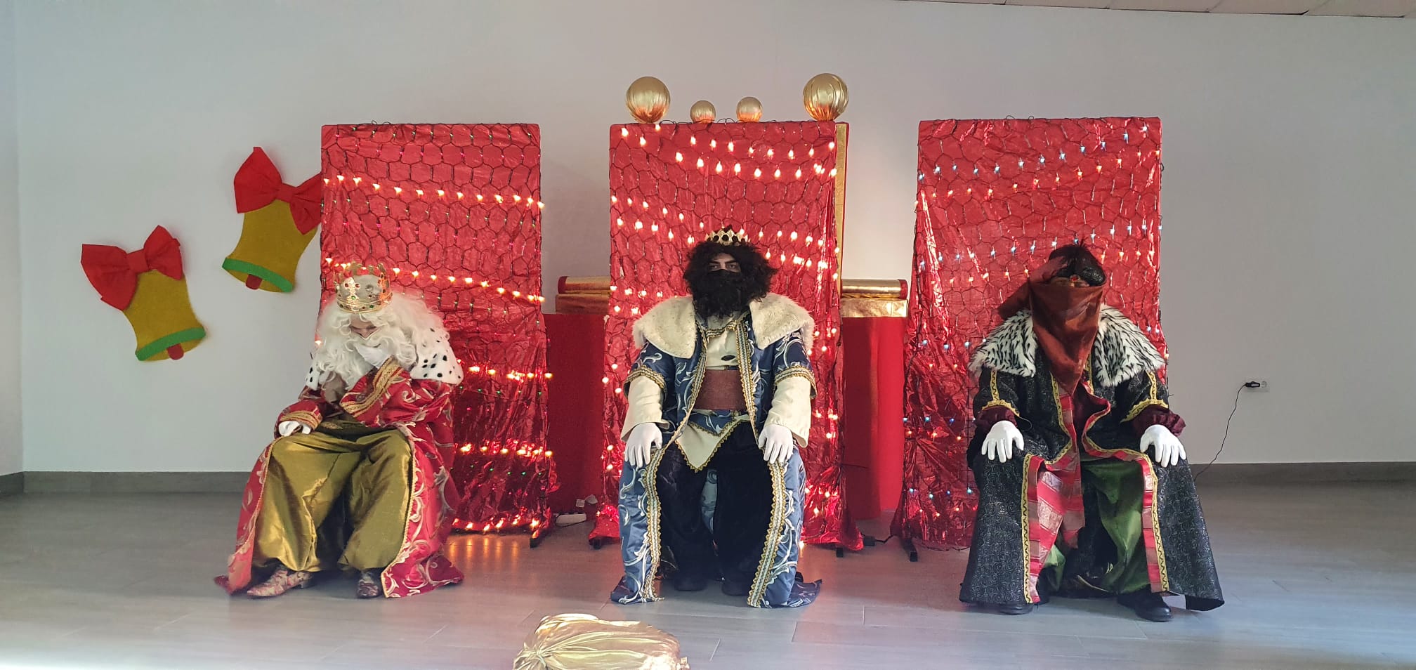 Fotos: Entrega de las cartas a SSMM Los Reyes Magos (03-01-2022)