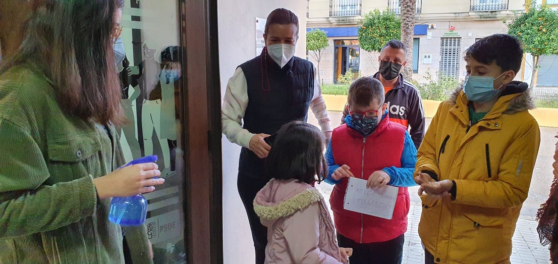 Fotos: Entrega de las cartas a SSMM Los Reyes Magos (03-01-2022)