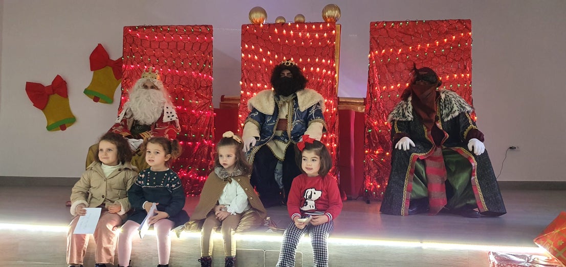 Fotos: Entrega de las cartas a SSMM Los Reyes Magos (03-01-2022)