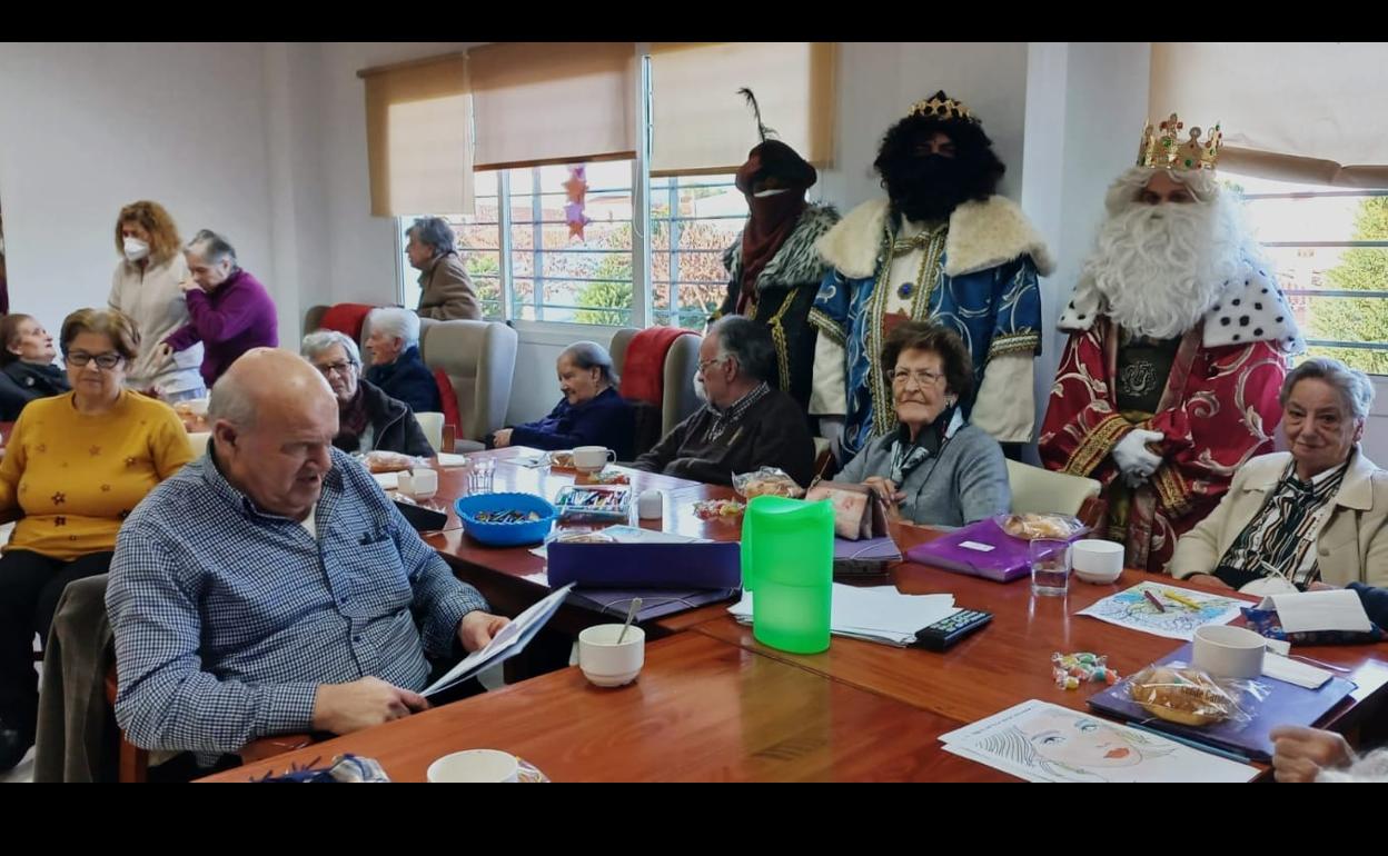 Junto a los usuarios del Centro de Día