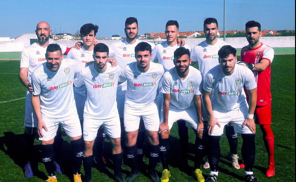 Equipo titular en Gévora con las nuevas equipaciones