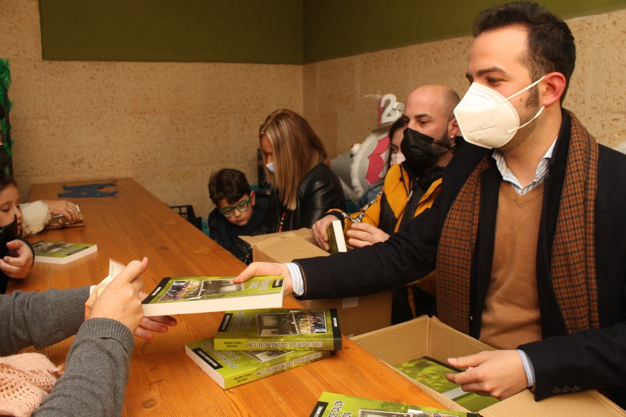 Fotos: Presentación del libro ‘De los bailes de salón al botellón’