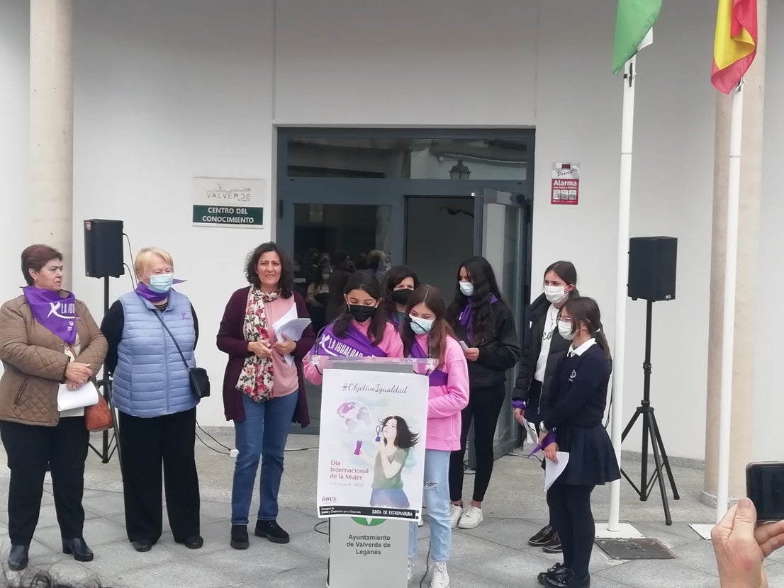 Fotos: Lectura del Manifiesto del Día Internacional de la Mujer