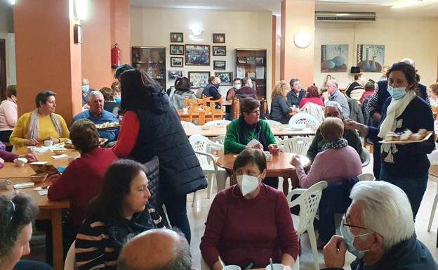 Imagen principal - Café y pasteles en el Hogar