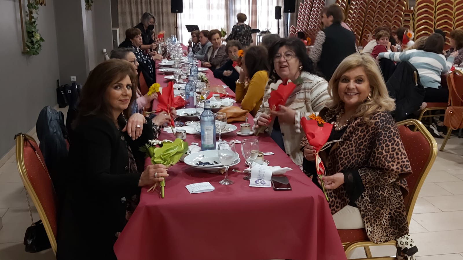 Fotos: Comida de convivencia de la Asociación de Mujeres