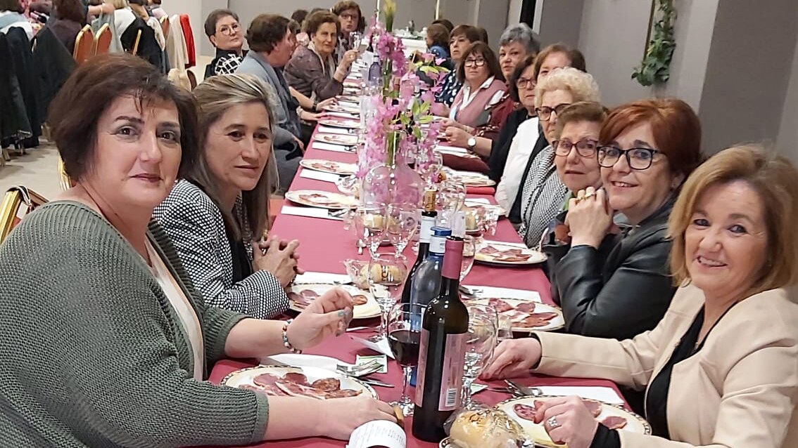 Fotos: Comida de convivencia de la Asociación de Mujeres