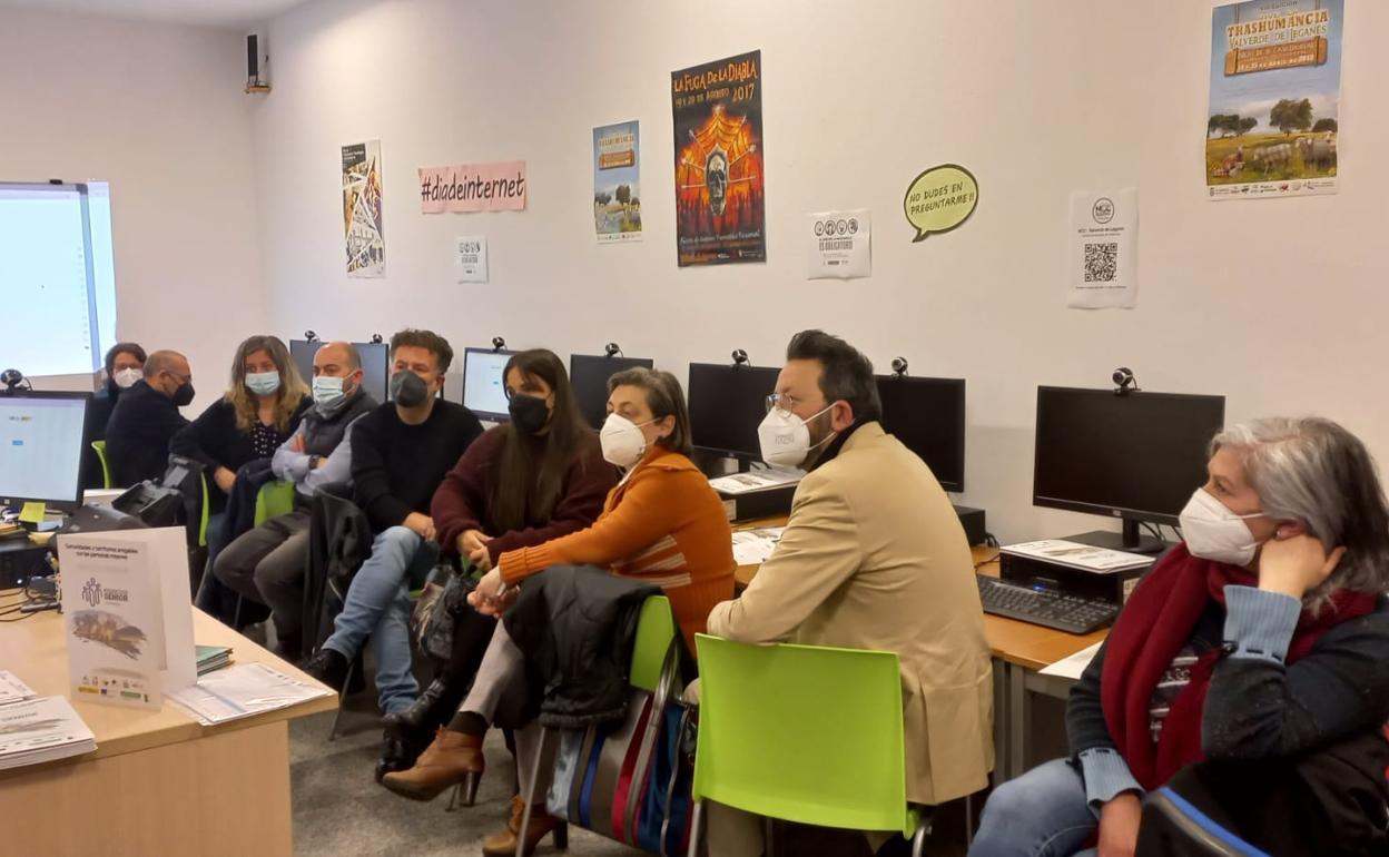 Personas mayores: 'Espacios Sénior – Extremadura', una iniciativa para impulsar comunidades amigables con las personas mayores