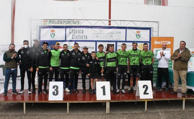 Imagen. Tany Nature, equipo campeón en la I Clásica Ciclista de Valverde
