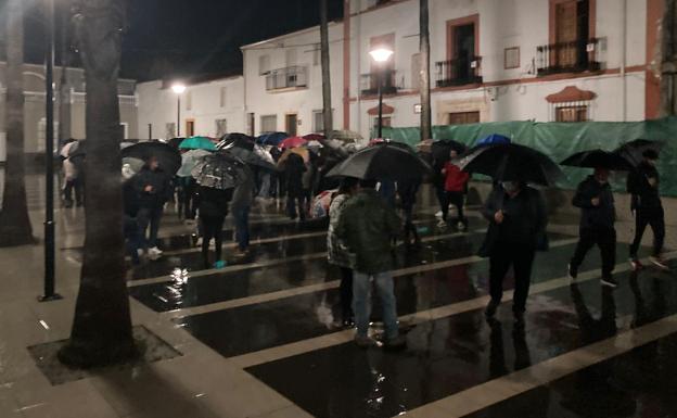 Los transportistas desafiaron a la lluvia para manifestarse