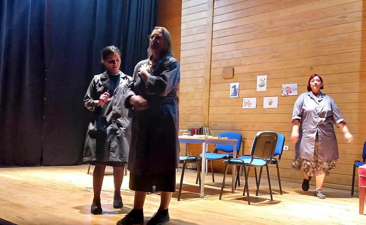 Teatro: La Semana del Libro se cierra con la obra de teatro 'Las Maestras'